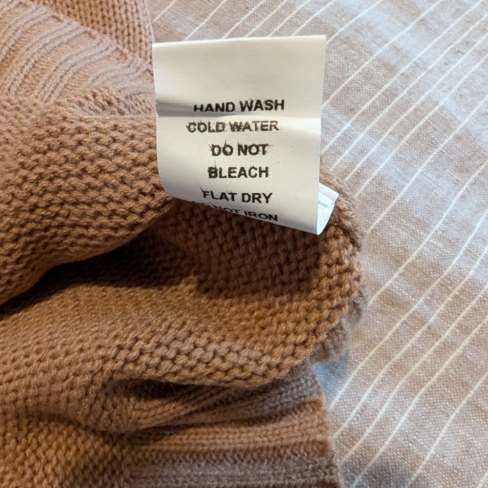 And the why pink bubble sleeve sweater size 1x - Picture 8 of 11